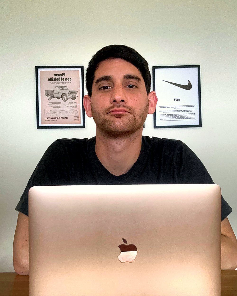 Matías Sanson en su escritorio